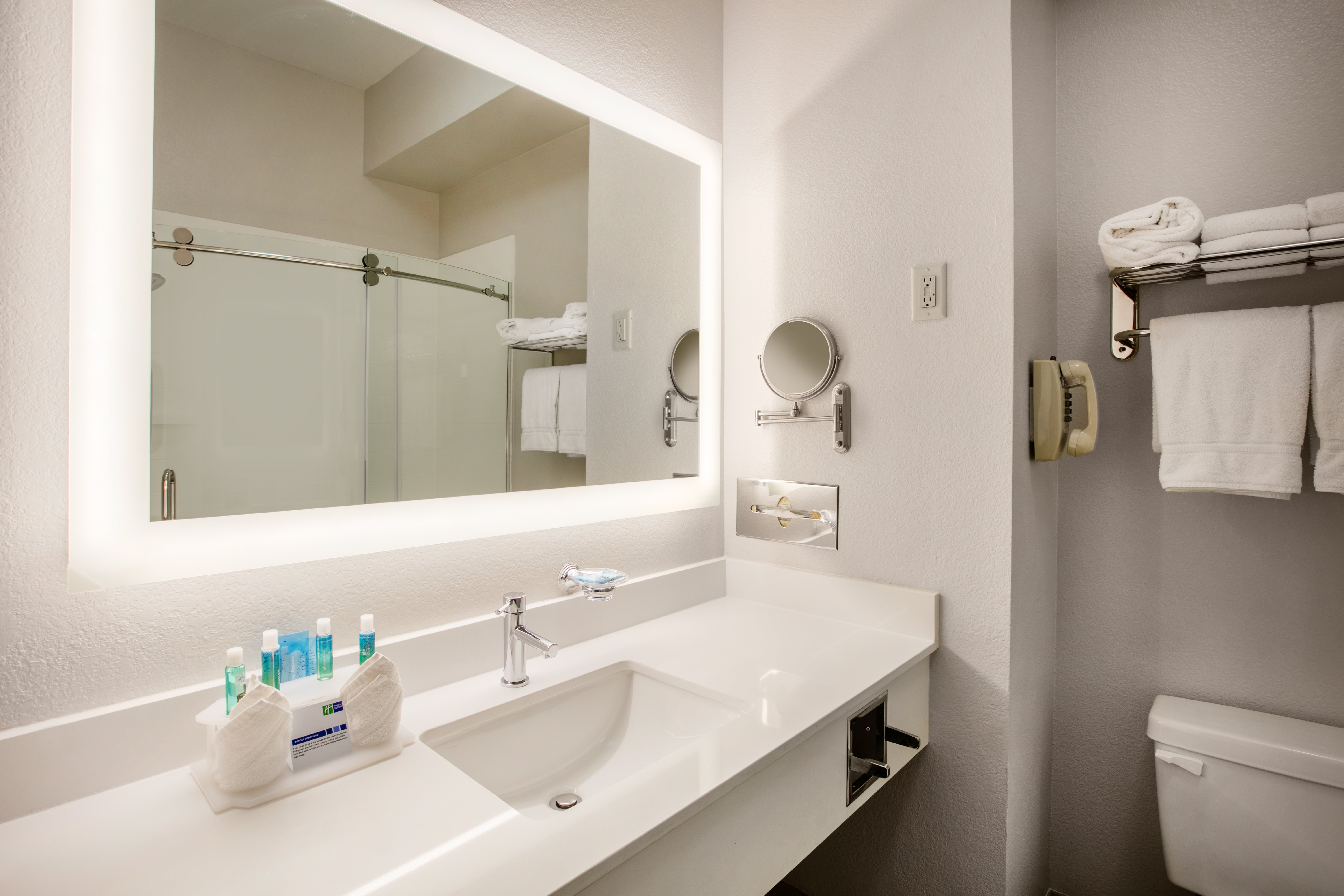 HOLIDAY INN EXP STES GRND PRAI BY I-guestroom-Guest Bathroom.jpg