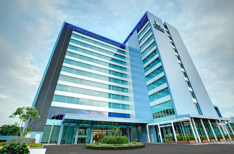 Exterior of Holiday Inn Express Jakarta International Expo
