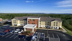  - Holiday Inn Express & Suites Crossville - I-40, Exit 322
