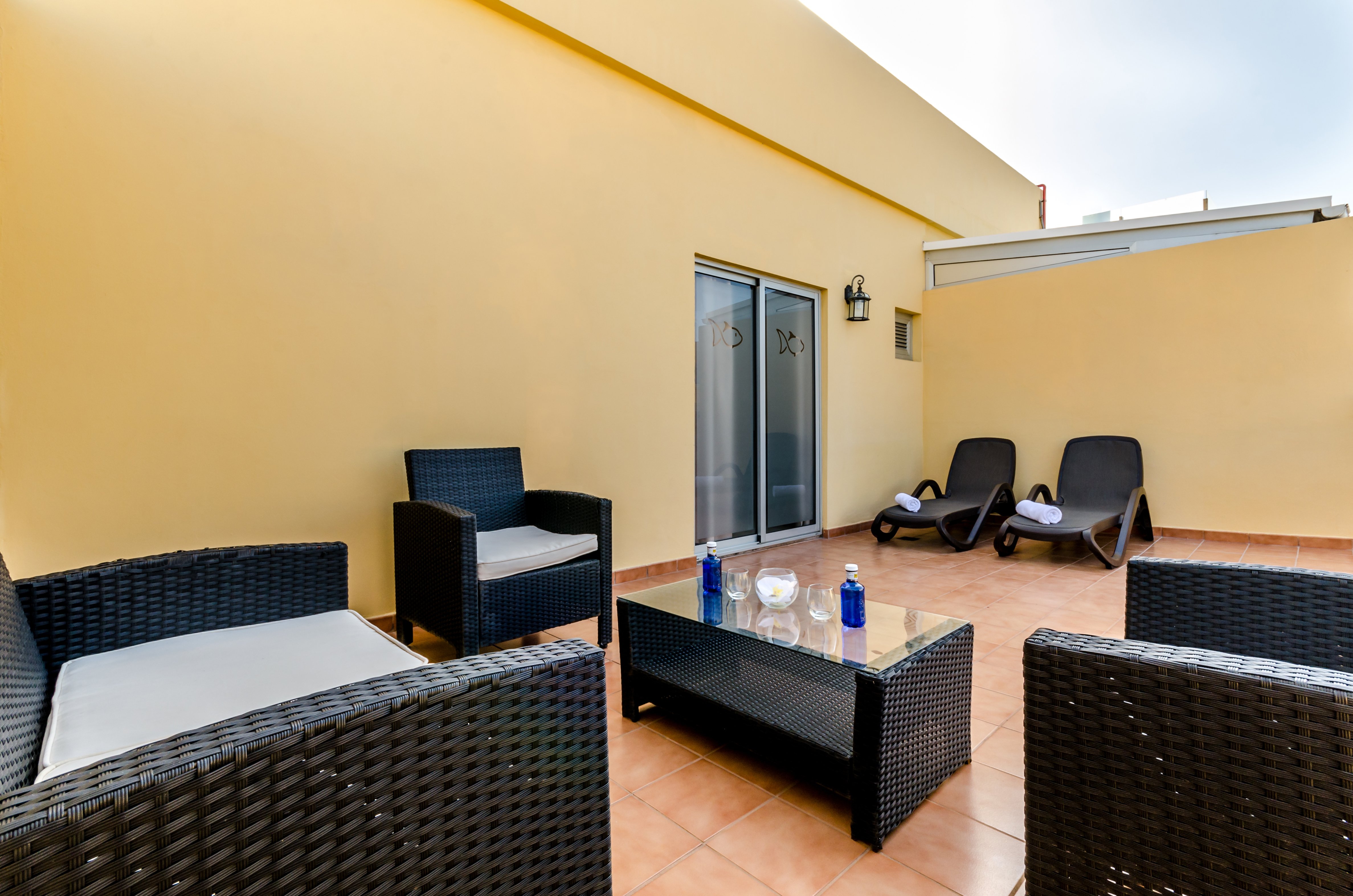 CRISOL ALISIOS CANTERAS-guestroom-Alisios Canteras Jr Suite  Matrimonio Terraza.jpg