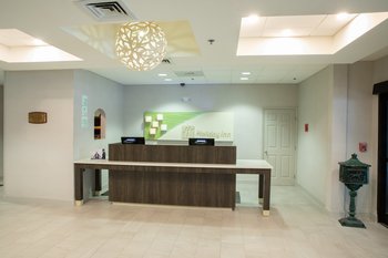Holiday Inn Hotel & Suites