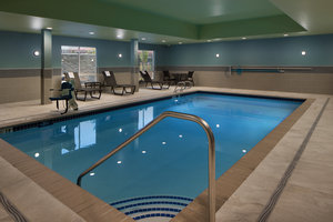 inn express holiday portland suites cascade station stn airport pool oregon hotels