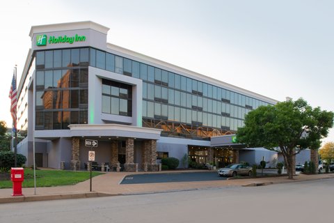 Holiday Inn St. Louis Downtown is across from America\'s Center
