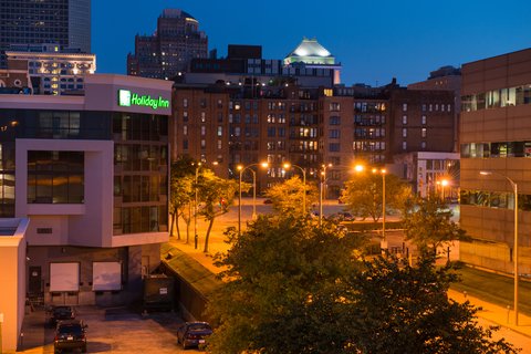 Holiday Inn Downtown is 5 Blocks from St. Louis City Museum