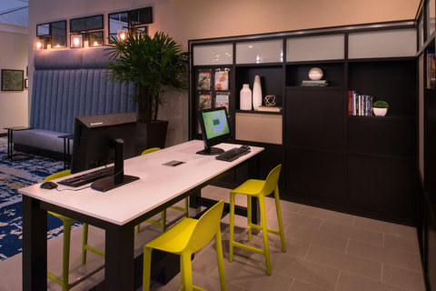 Business Center, with complimentary printer