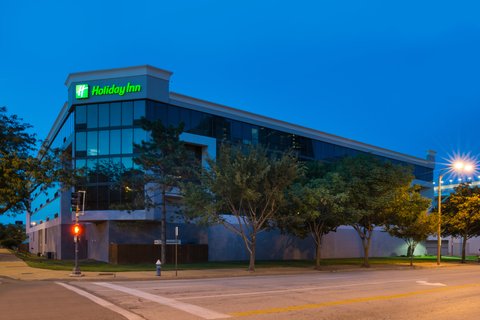 Located 1/2 Block Away From Washington Ave Dining & Nightlife