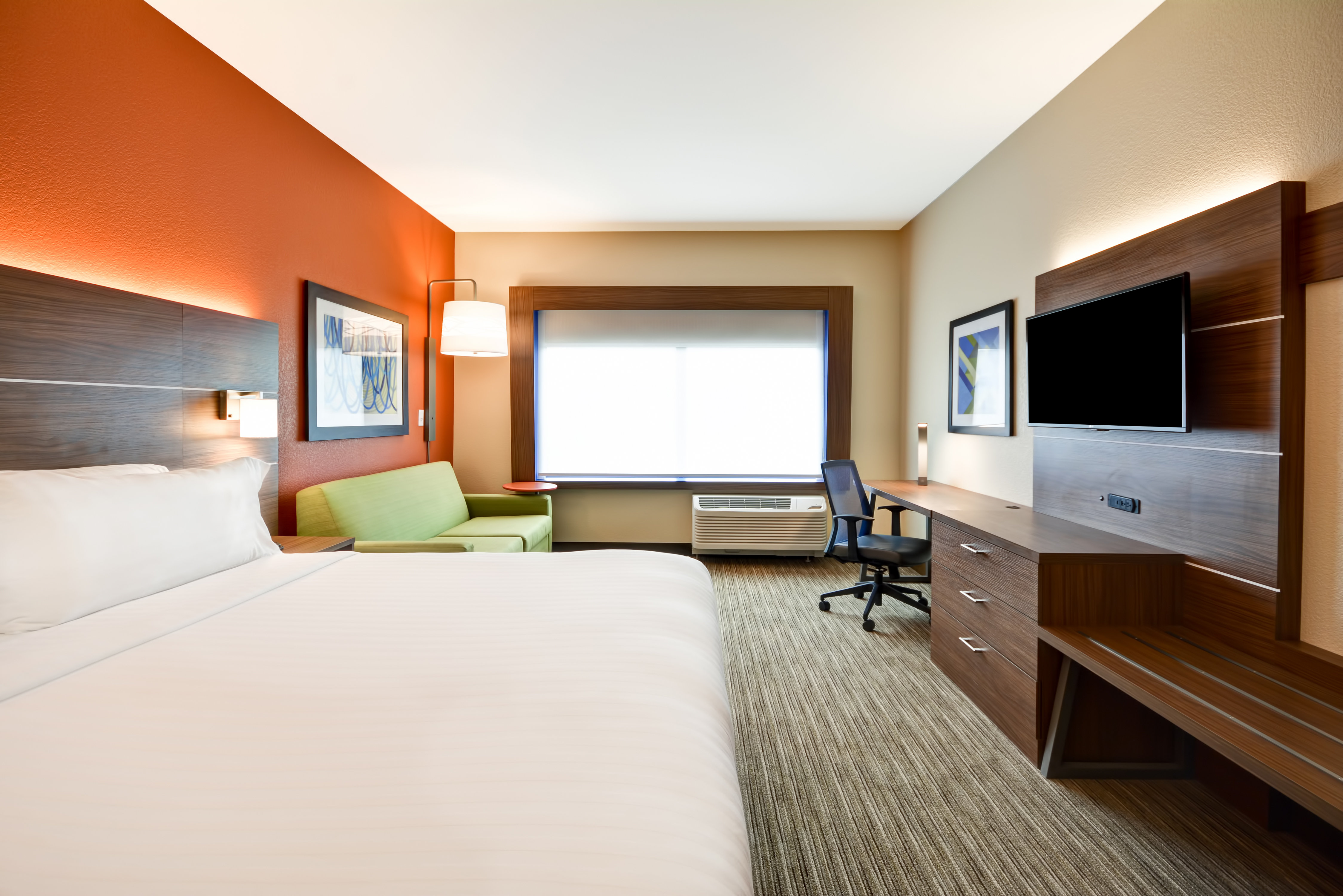 Holiday Inn Express East Evansville Spacious King Leisure
