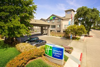 Holiday Inn Express Hotel & Suites