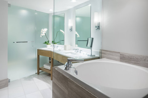 THE RITZ-CARLTON RESIDENCES, WAIKIKI BEACH - Photo 15