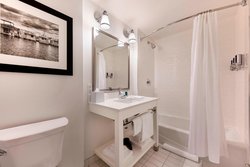  - Four Points by Sheraton Hotel Airport Kelowna