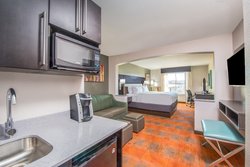  - Holiday Inn Express & Suites Shawnee - I-435, Exit 5