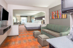  - Holiday Inn Express & Suites Shawnee - I-435, Exit 5