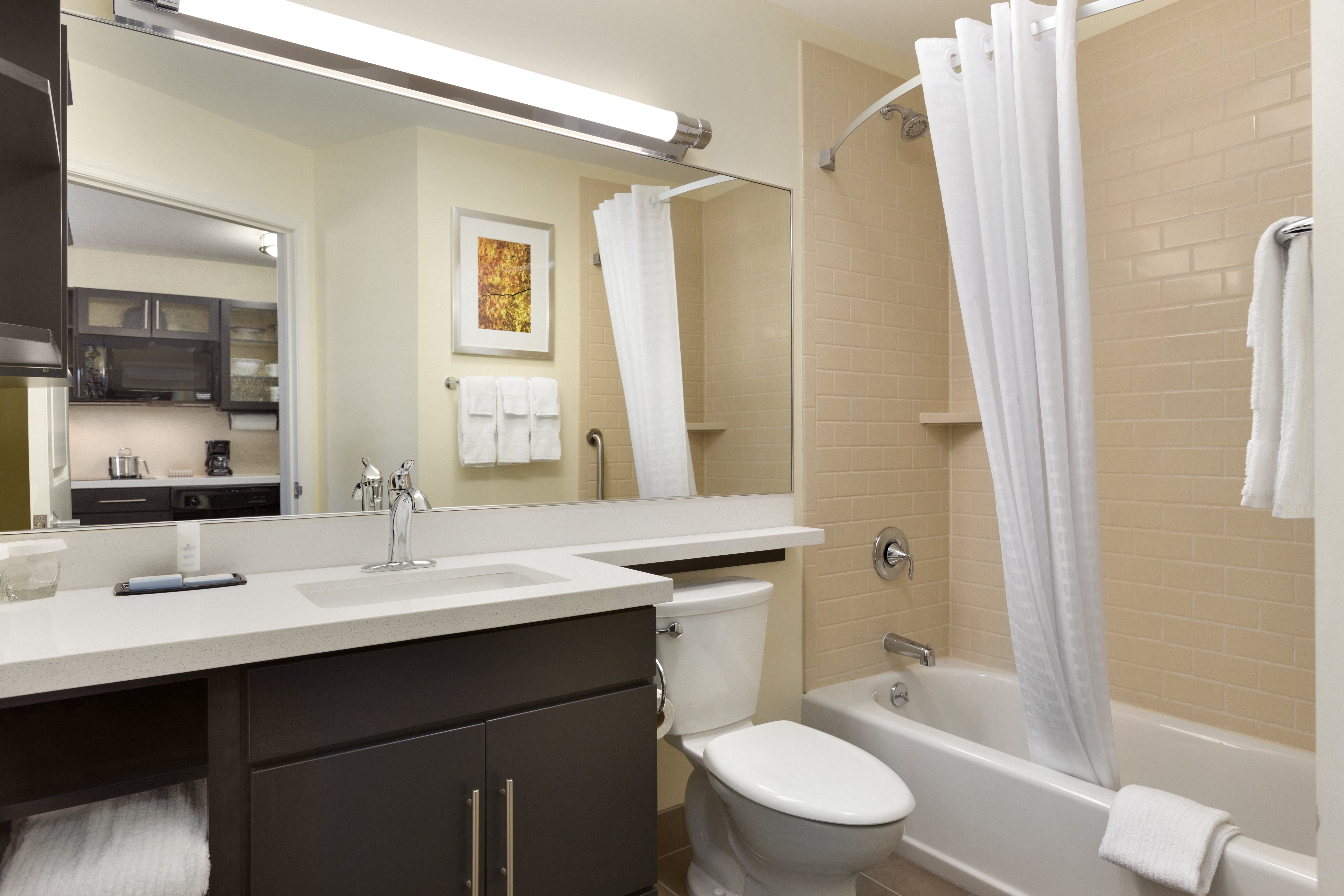 CANDLEWOOD STES VESTAL BINGHAMT-guestroom-Bathroom Amenities.jpg