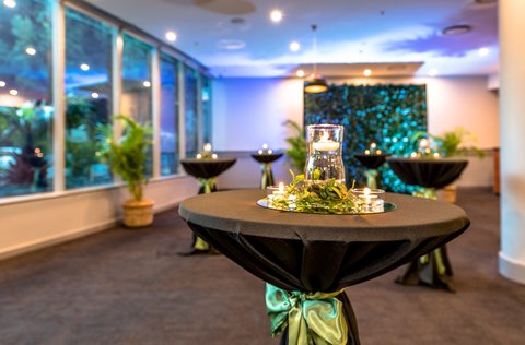Sirocco Restaurant Cocktail setup
