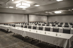  - Holiday Inn Fargo - I-29, Exit 64