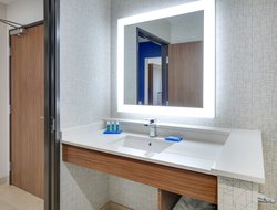  - Holiday Inn Express & Suites Northwest Dallas - I-35, Exit 436A