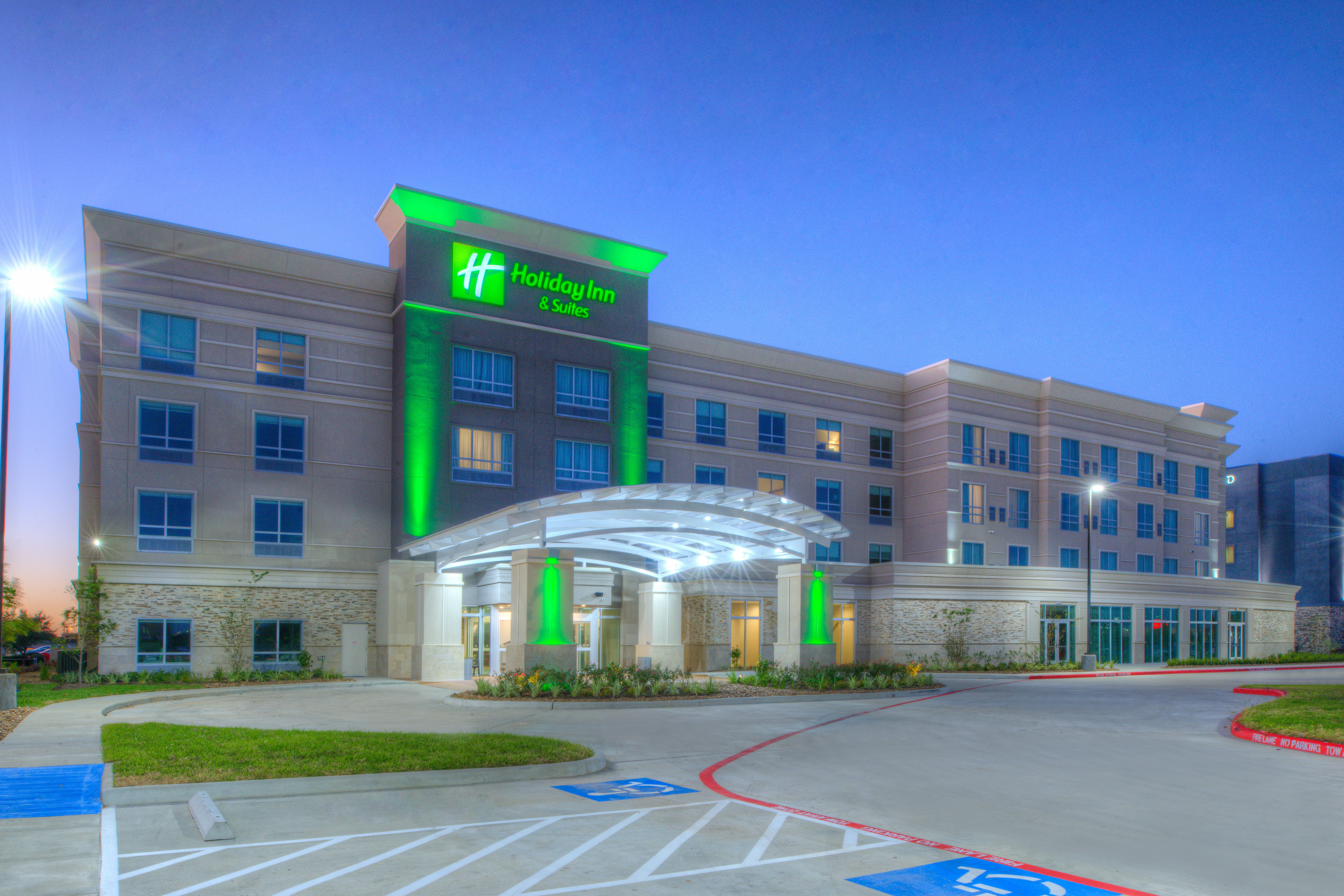 Welcome to Holiday Inn & Suites Hotel in Katy