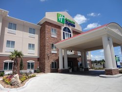  - Holiday Inn Express Kenedy