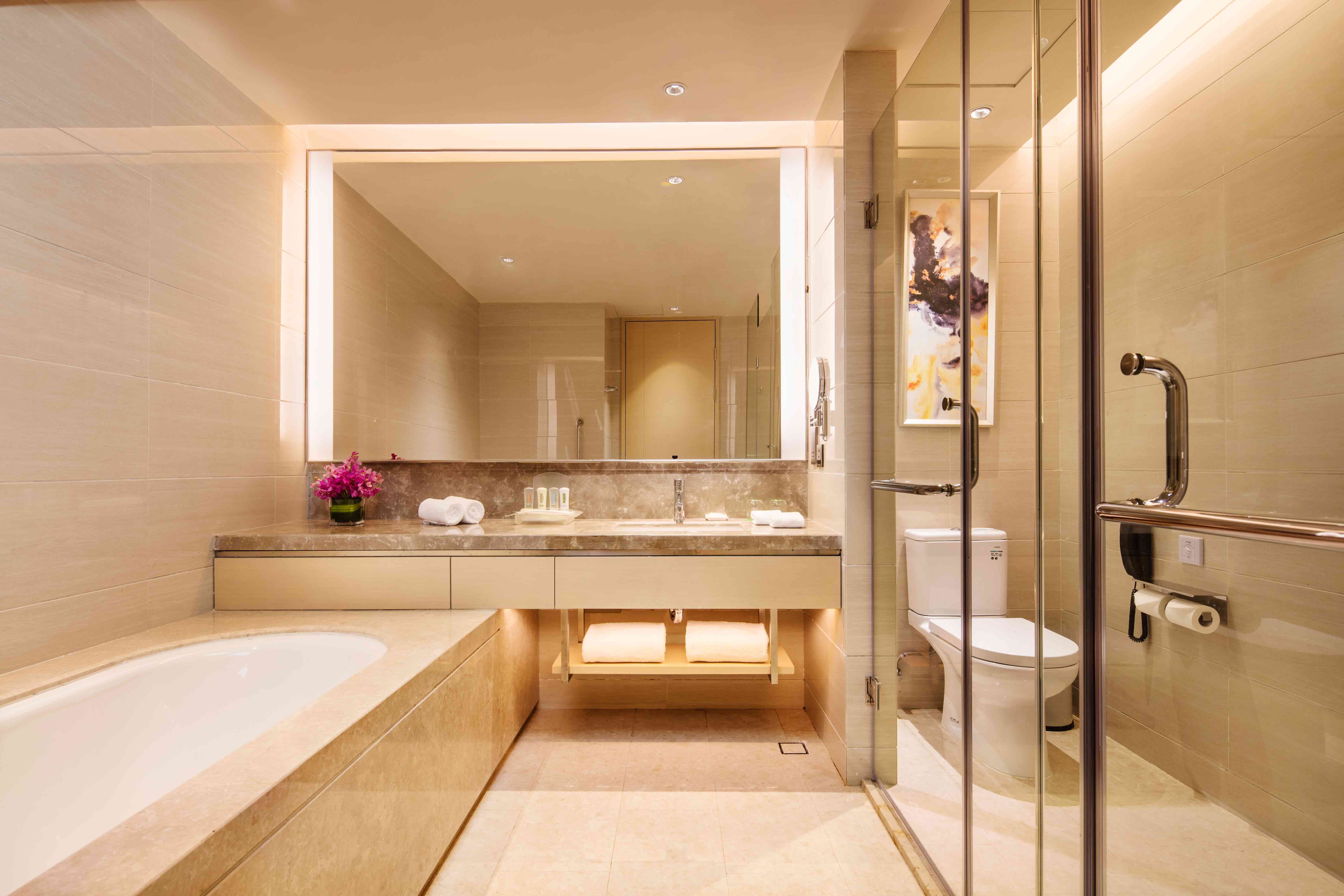 HOLIDAY INN UNIVERSITY TOWN BY IHG-guestroom-Restroom(Bathtub?.jpg