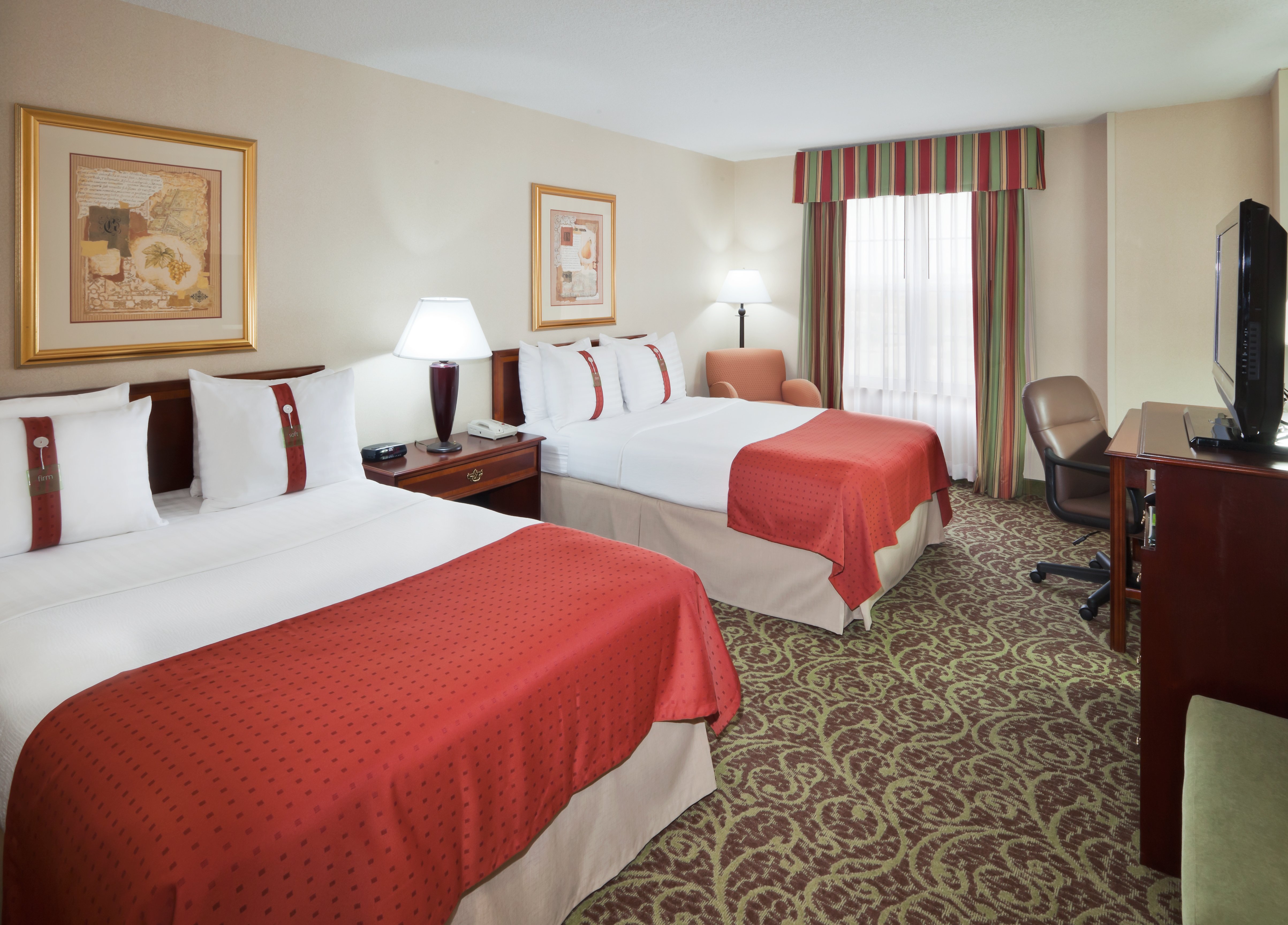 HOLIDAY INN CHANTILLY-DULLES E BY I-guestroom-Double Bed Guest Room.jpg