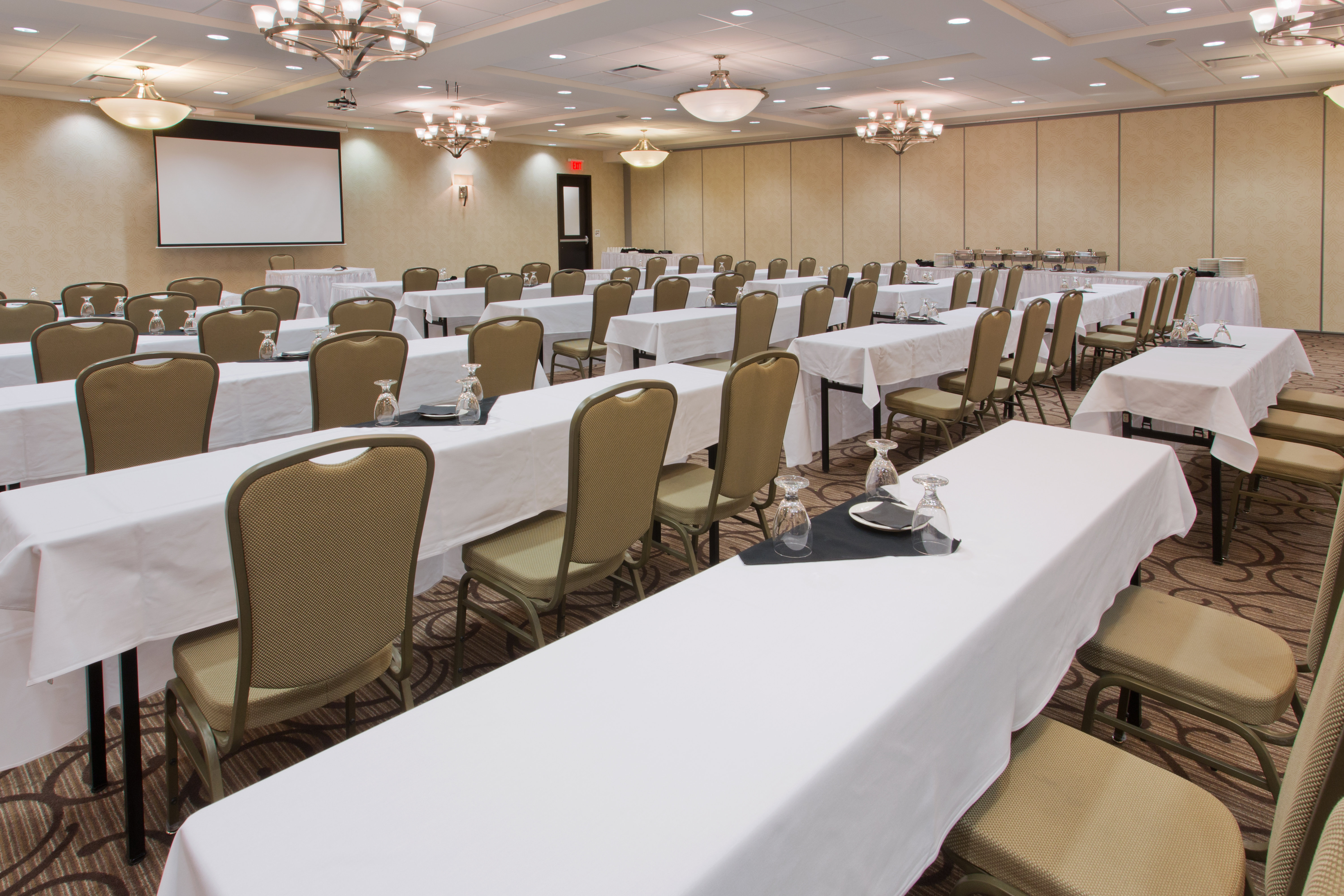 Host a large meeting in the Promenade Room