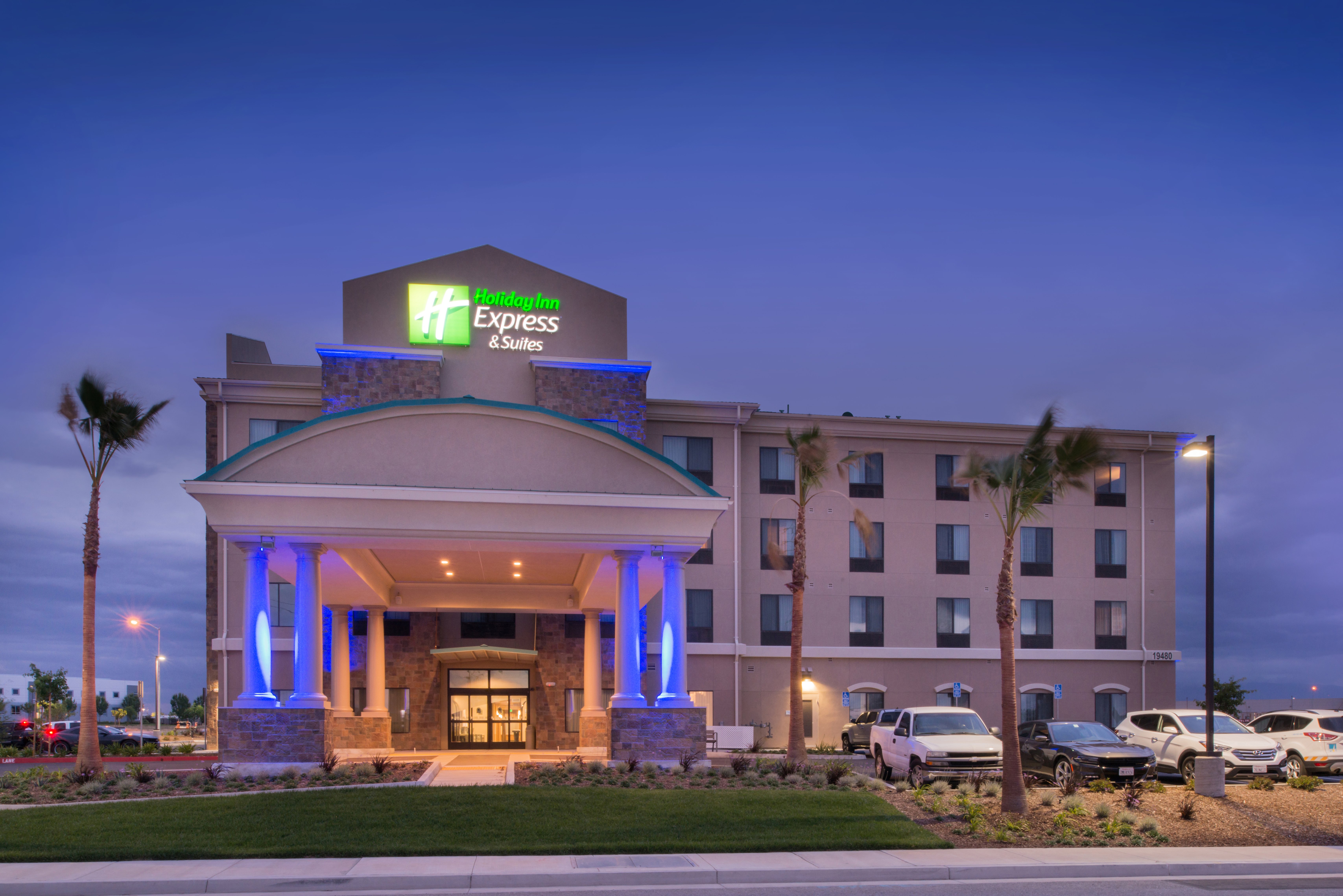 Welcome to our Bakersfield Airport area hotel!