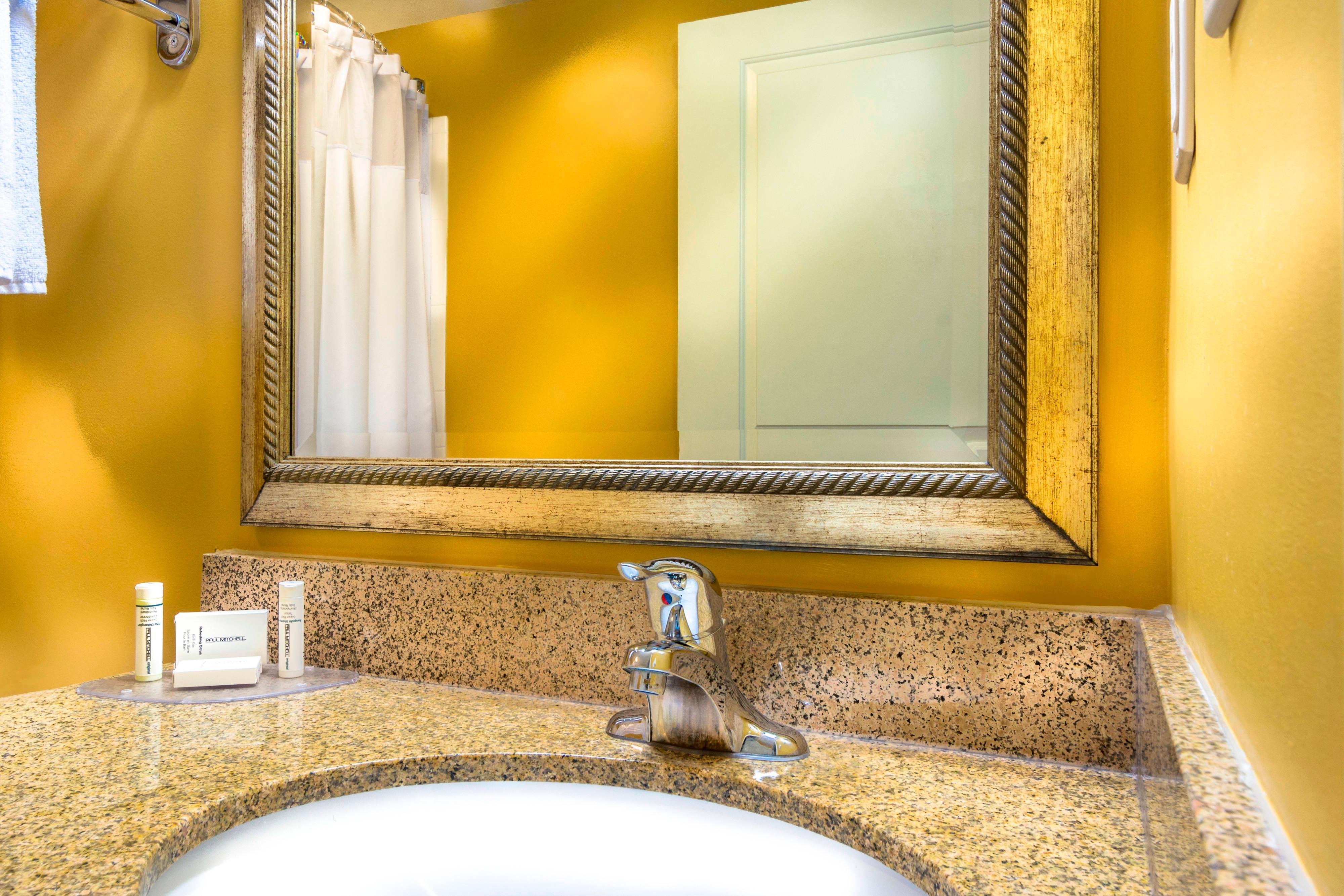 Suite Bathroom