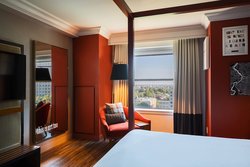  - Renaissance Philadelphia Downtown Hotel - I-95, Exit 22