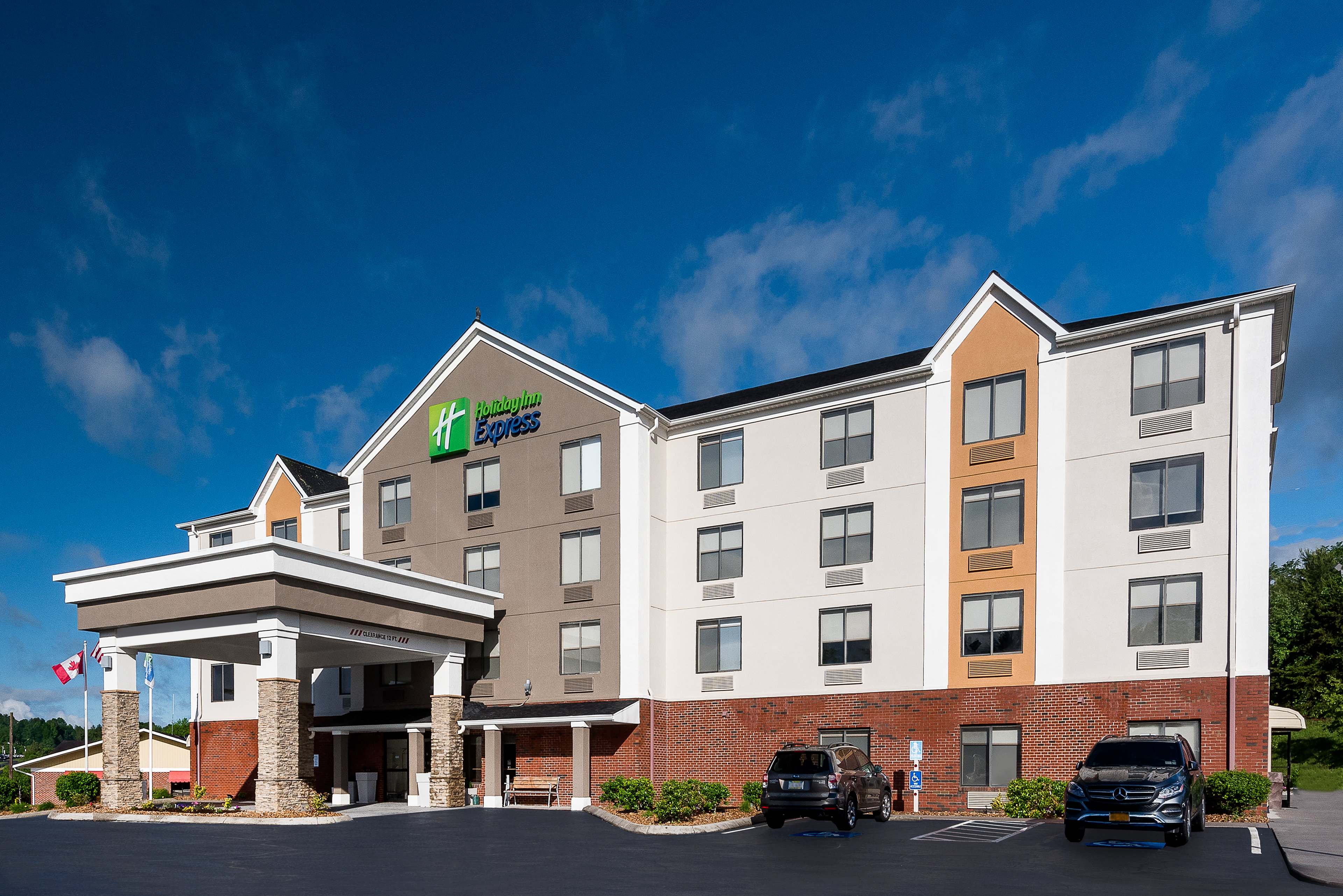 Welcome to the newly renovated Holiday Inn Express Hillsville!