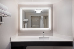  - Holiday Inn Express Hillsville - I-77, Exit 14