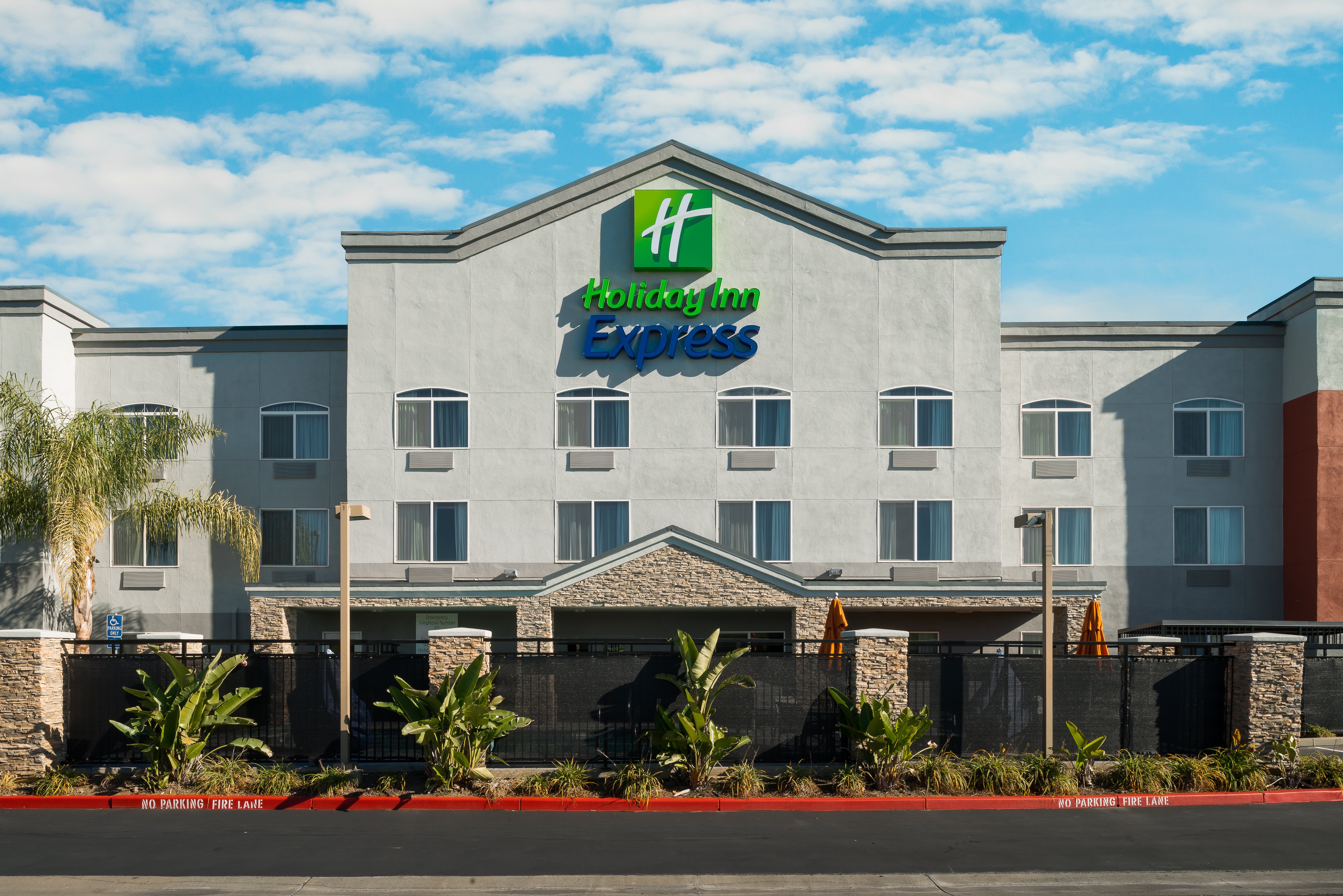 Welcome to the Holiday Inn Express Rocklin-Galleria!