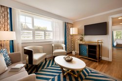  - Reikart House Hotel Amherst - I-290, Exit 7