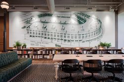  - Hotel Zachary Wrigley Field Chicago