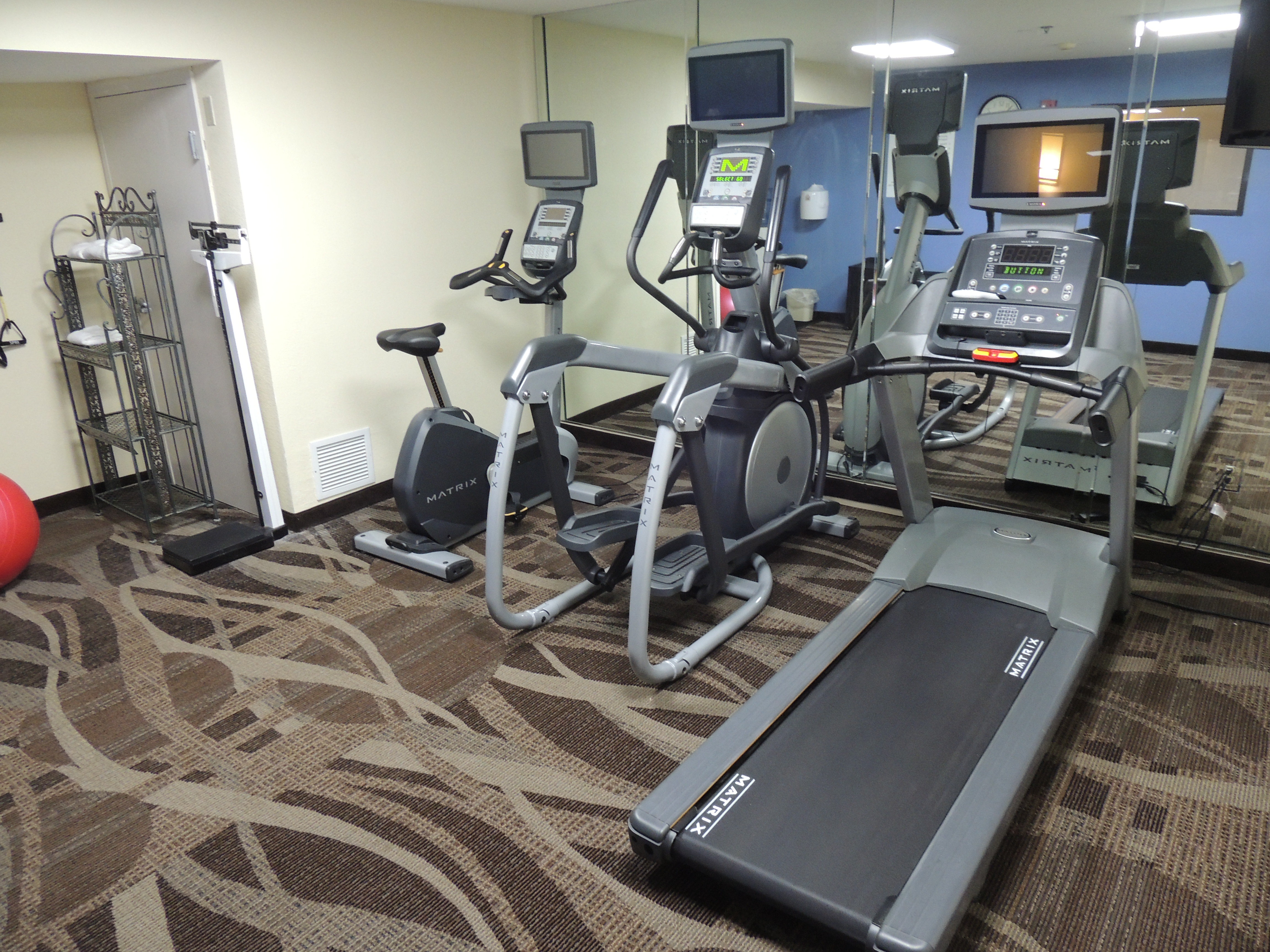 On-site fitness ctr. PLUS across street from YMCA Trussville.