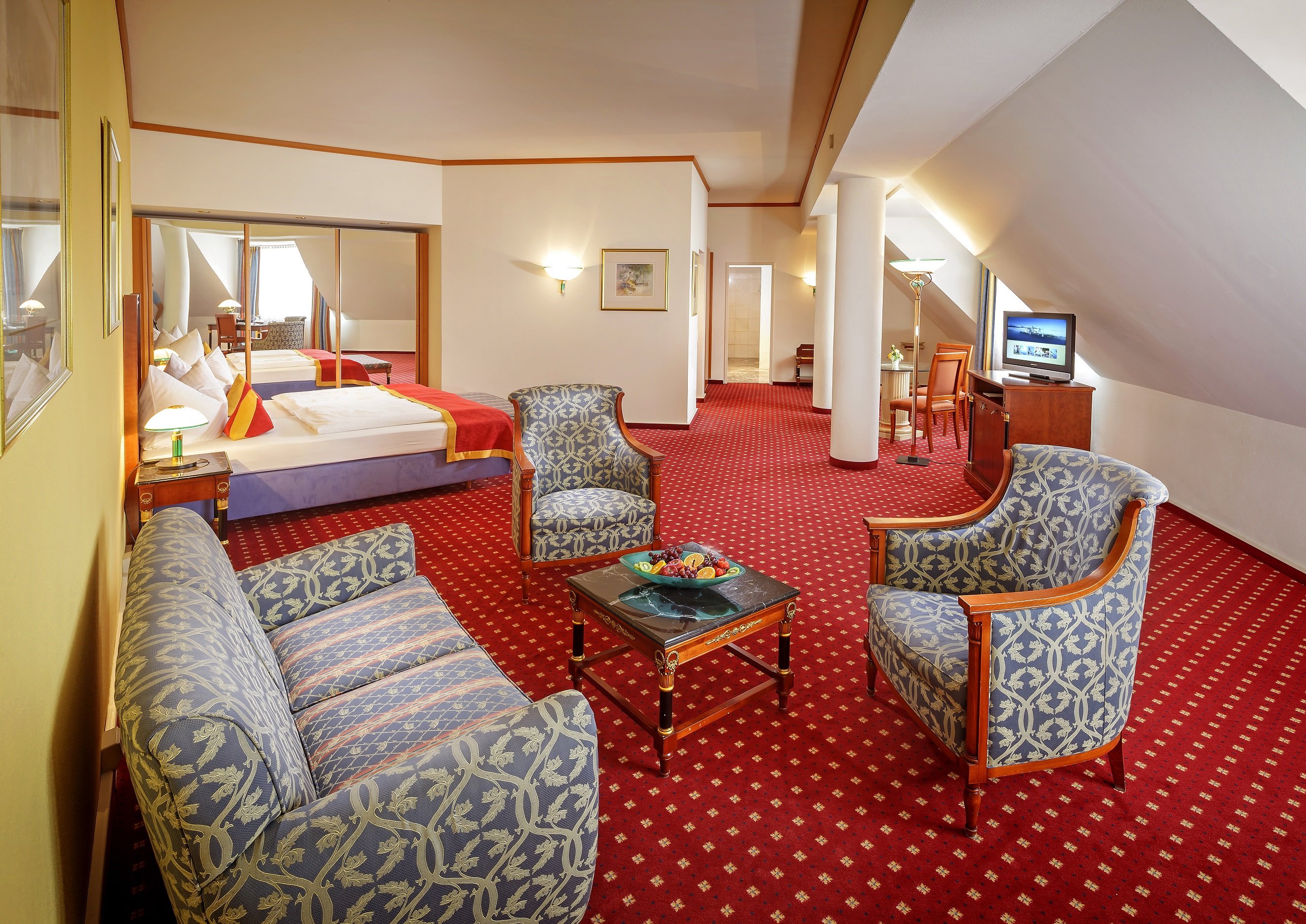 TOP LUITPOLDPARK-HOTEL FUESSEN-guestroom-Deluxe_Suite TOP Luitpoldpark Hotel Fuessen.jpg
