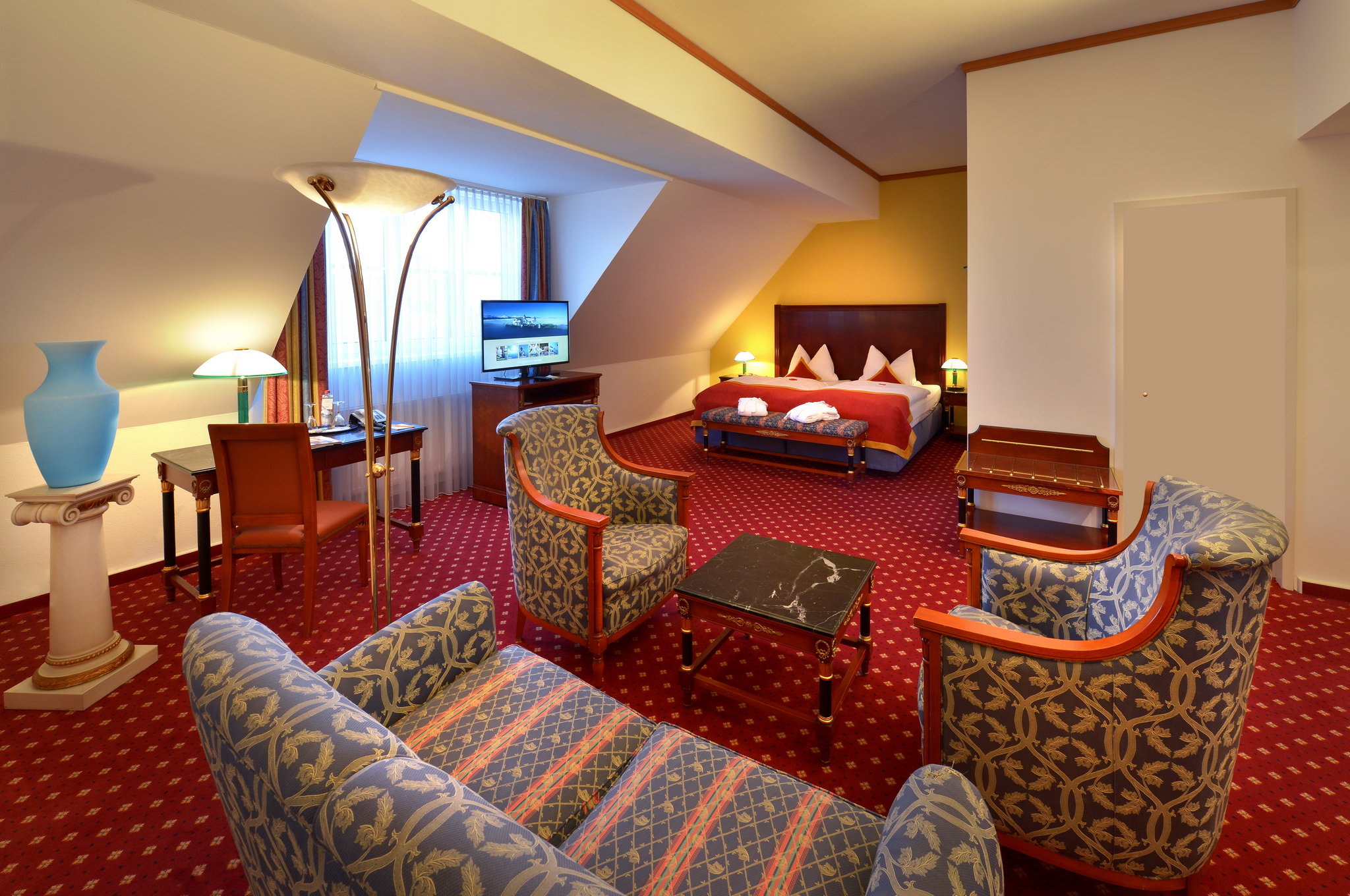 TOP LUITPOLDPARK-HOTEL FUESSEN-guestroom-Room_TOP Luitpoldpark Hotel Fuessen.jpg
