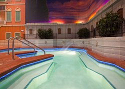  - Holiday Inn & Suites Maple Grove - I-94 & I-694, Exit 28