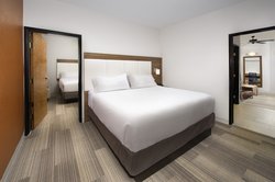  - Holiday Inn Express & Suites Market San Antonio - I-10 & I-35, Exit 155B