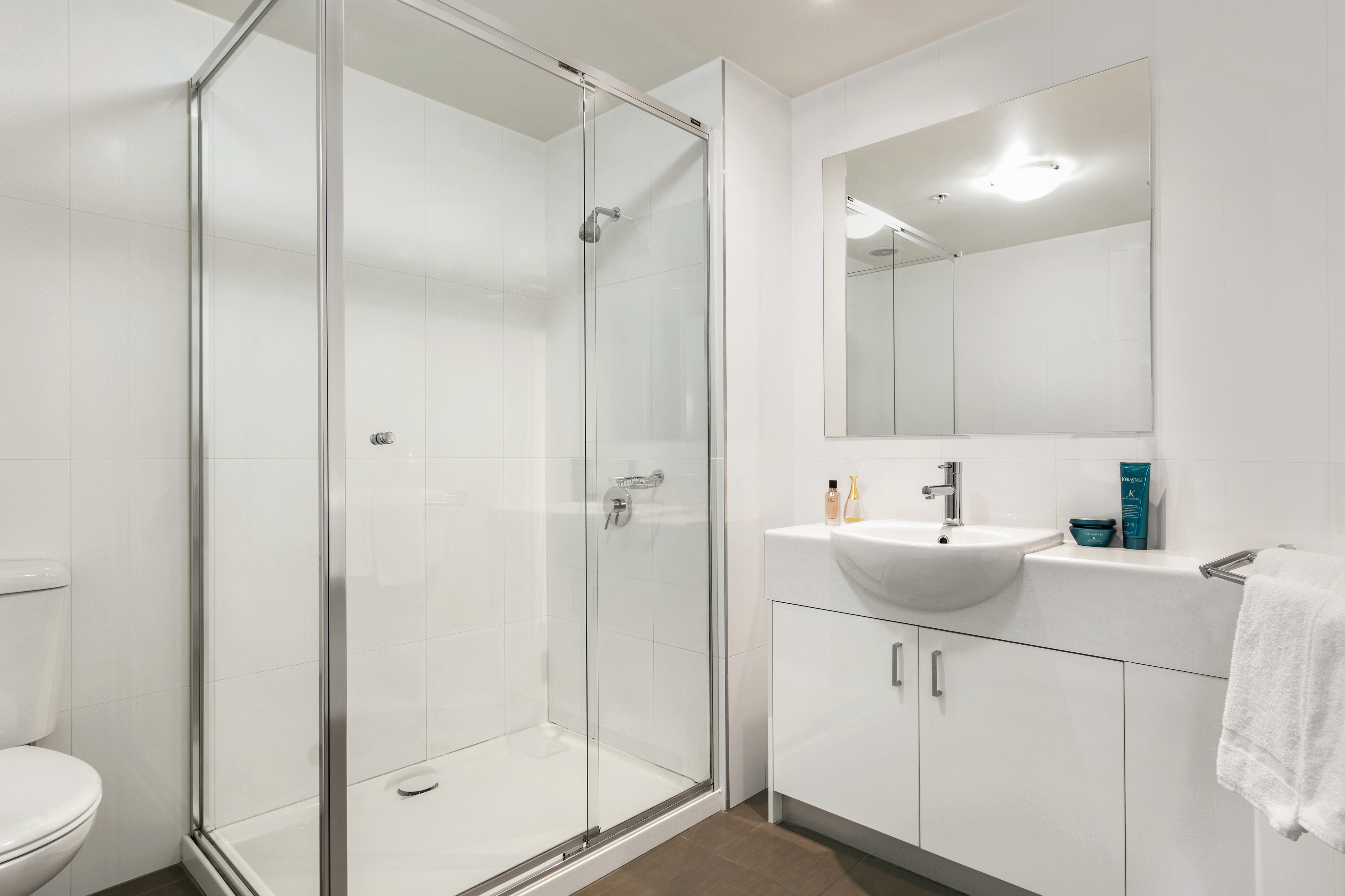 QUEST CHELTENHAM-guestroom-Quest Cheltenham Studio Apartment - Bathroom .jpg