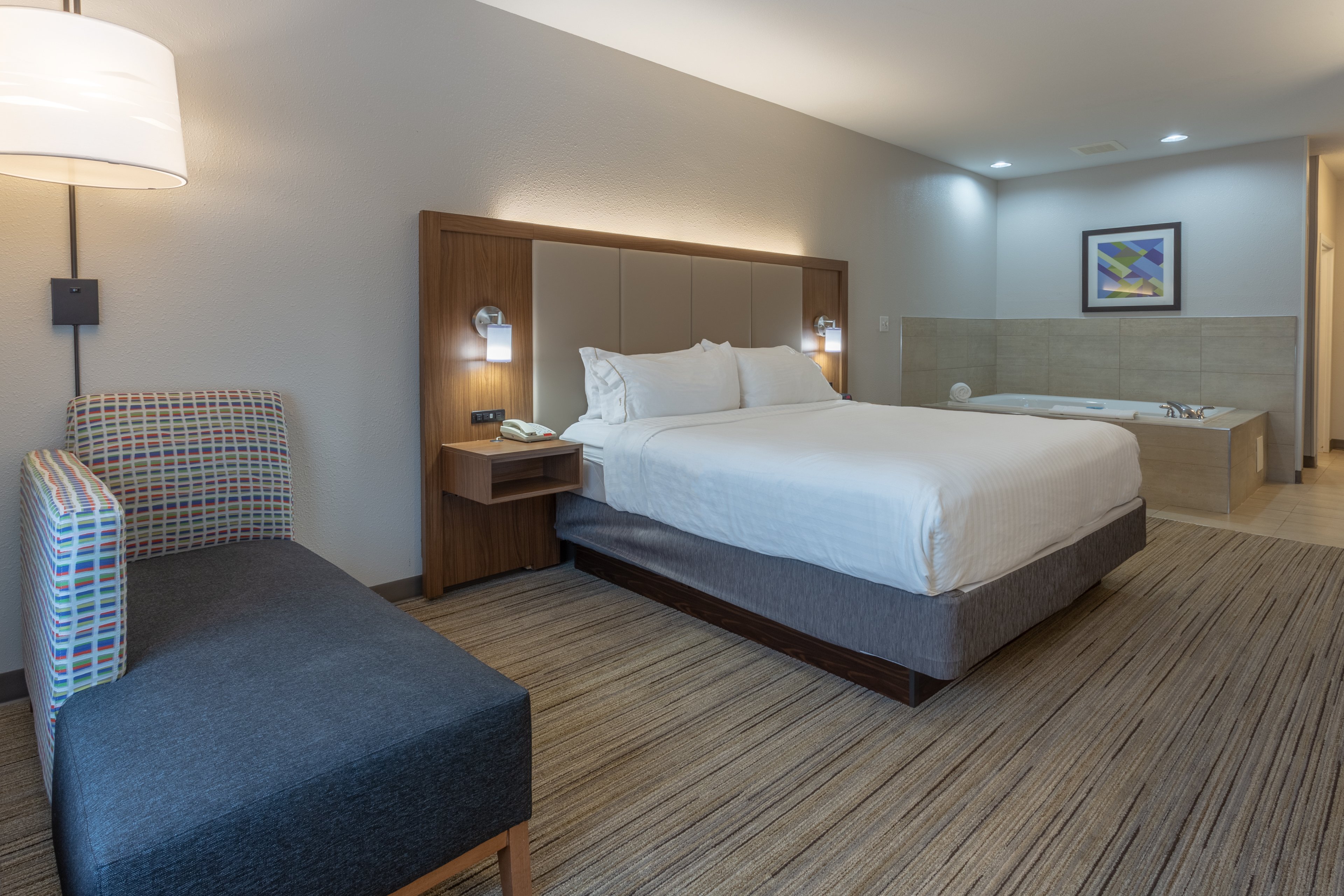 1 King Bed Jacuzzi Suite Nonsmoking 