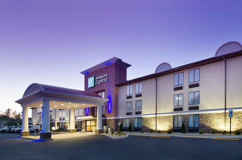 Welcome to Holiday Inn Express & Suites - Waldorf!