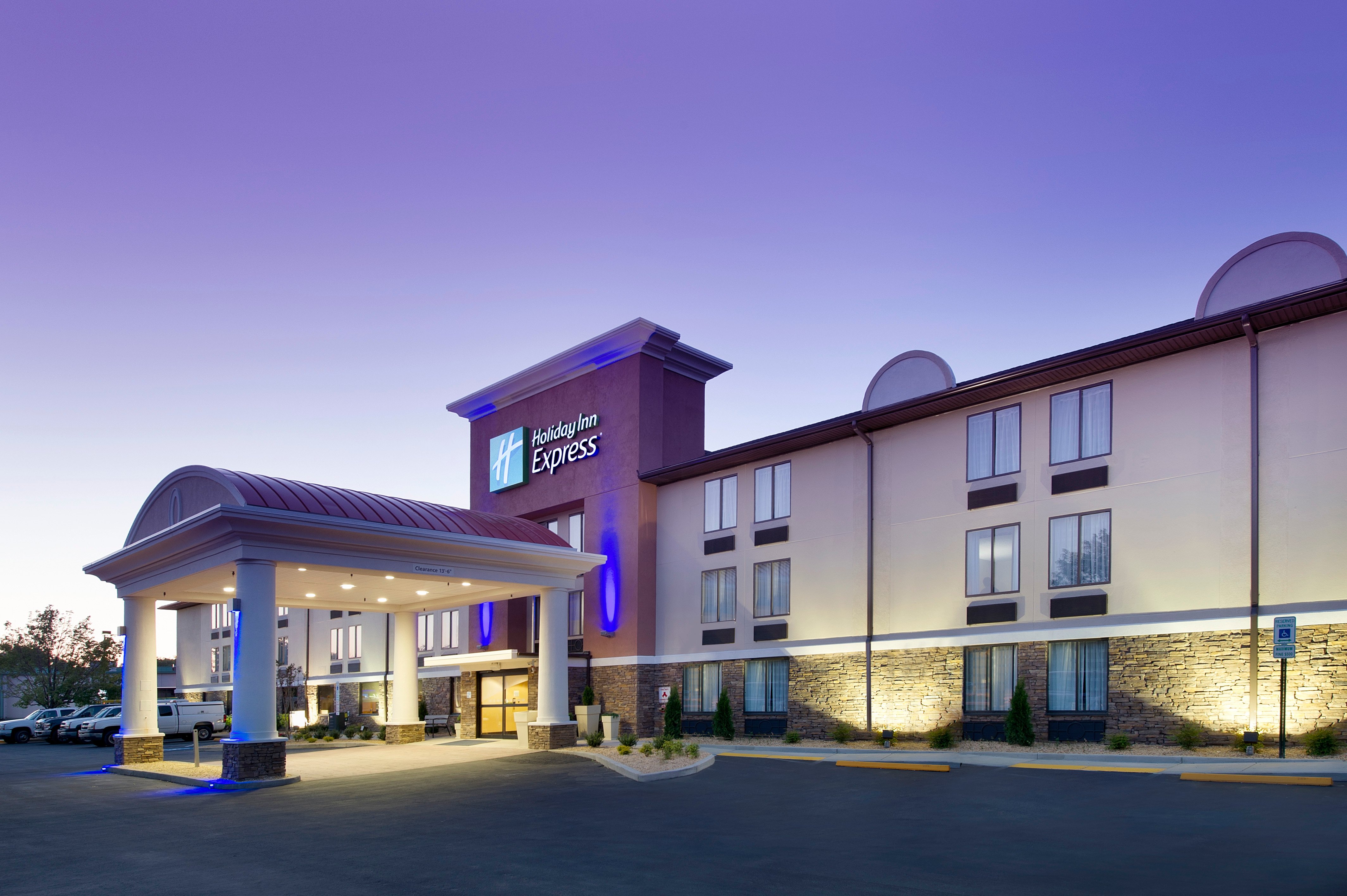 HOLIDAY INN EXPRESS WALDORF-guestroom-Welcome to Holiday Inn Express & Suites - Waldorf!.jpg