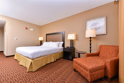  - Holiday Inn Express Breezewood - I-70, Exit 147