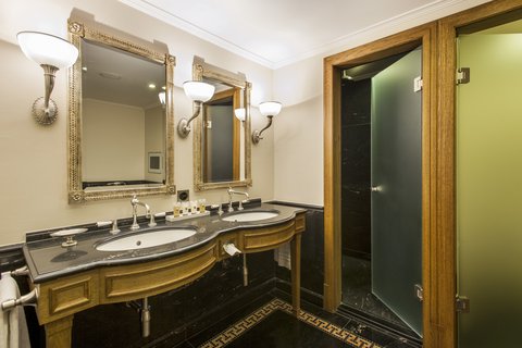 GRAND HOTEL LES TROIS ROIS - Photo 48