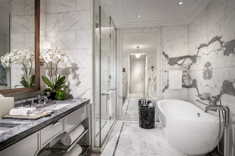 FOUR SEASONS HOTEL JAKARTA - Photo 31