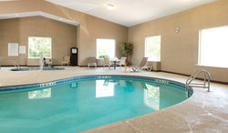  - Holiday Inn Express Le Claire - I-80, Exit 306