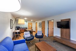  - Holiday Inn Express & Suites Broken Arrow
