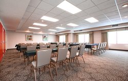  - Holiday Inn Express & Suites Olathe - I-35, Exit 220
