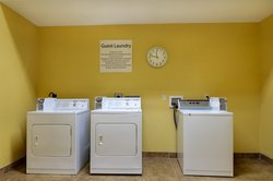  - Holiday Inn Express & Suites Kansas City - I-435, Exit 66