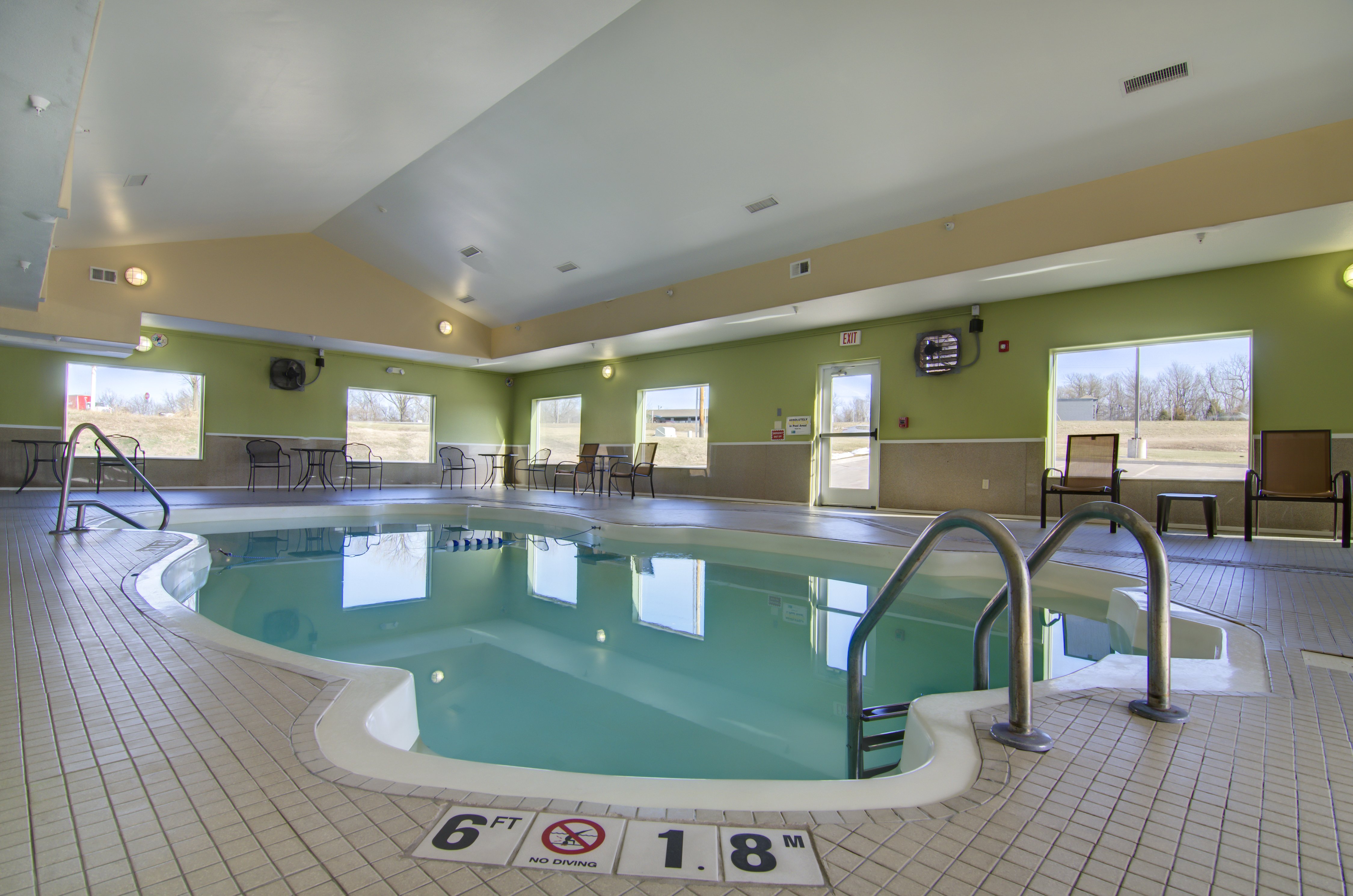 HOLIDAY INN EXP STES SPORTS CO BY I, photo 6
